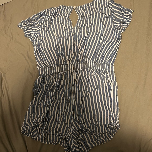 HOLLISTER ROMPER - Picture 3 of 3